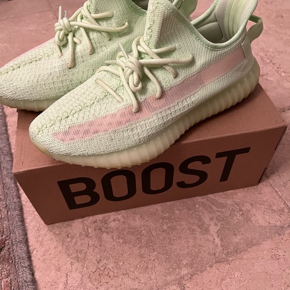 adidas Yeezy Boost 350 V2 Glow - Picture 4 of 7
